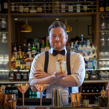 Coolock Clayton Hotel Dublin Airport מראה חיצוני תמונה Bartender with a drink
