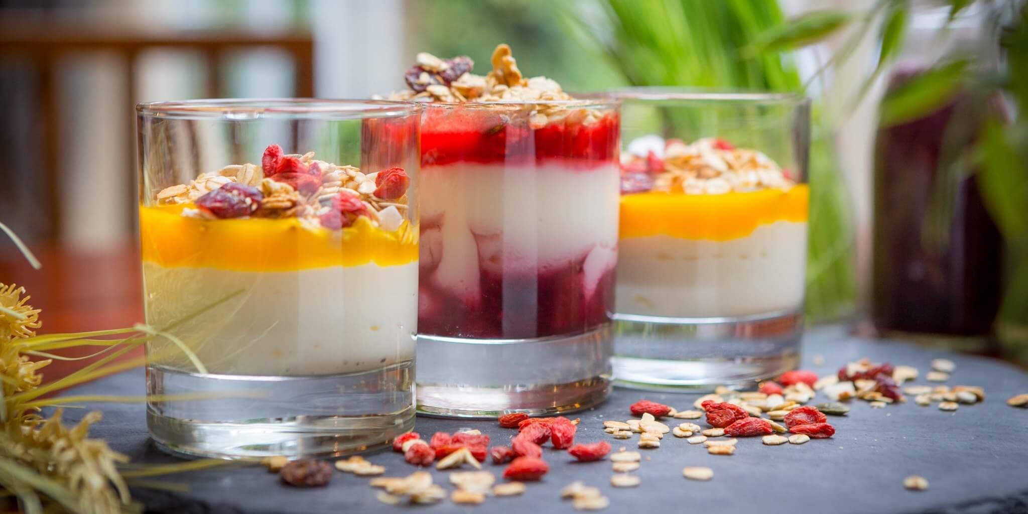 Coolock Clayton Hotel Dublin Airport מראה חיצוני תמונה Yoghurt with granola and dried fruits
