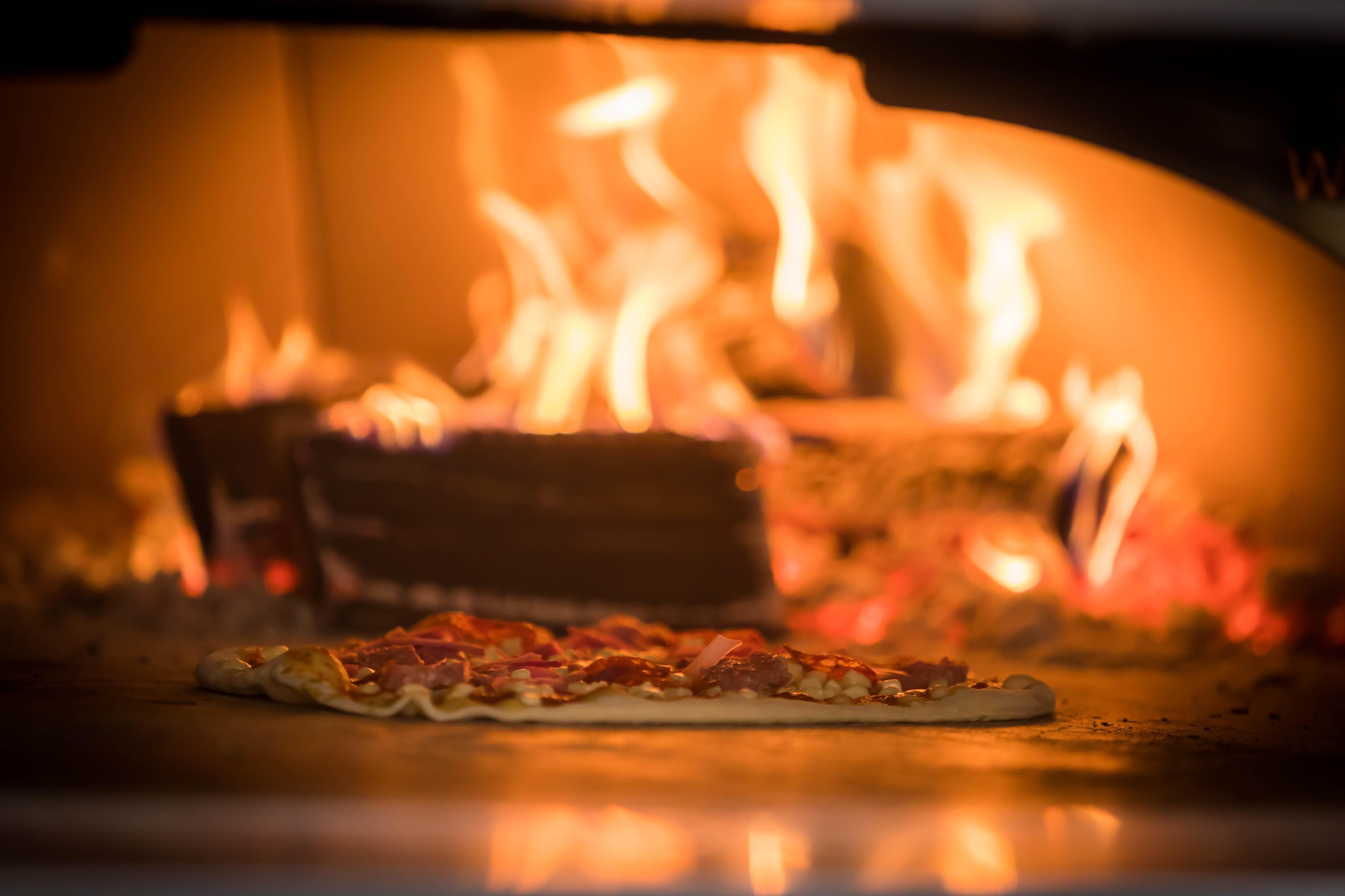 Coolock Clayton Hotel Dublin Airport מראה חיצוני תמונה Pizza oven