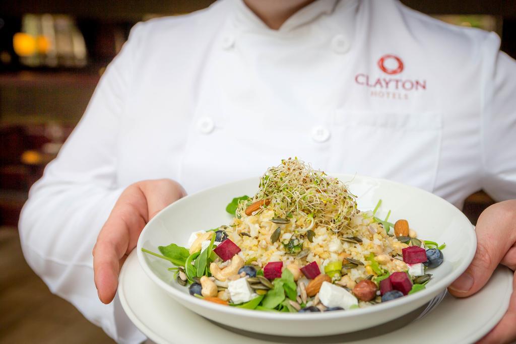 Coolock Clayton Hotel Dublin Airport מראה חיצוני תמונה Chef holding a plate of food